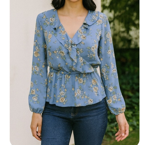 Max Studio Tops - Max Studio blouse top floral print faux wrap waist tie blue V-neck ruffle SZ XS